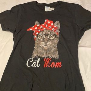 NWT JET BLACK T SHIRT WiITH CAR MOM ON IT